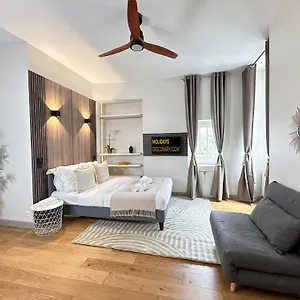 Spacious Studio In Saint-germain-des-pres , Paris France